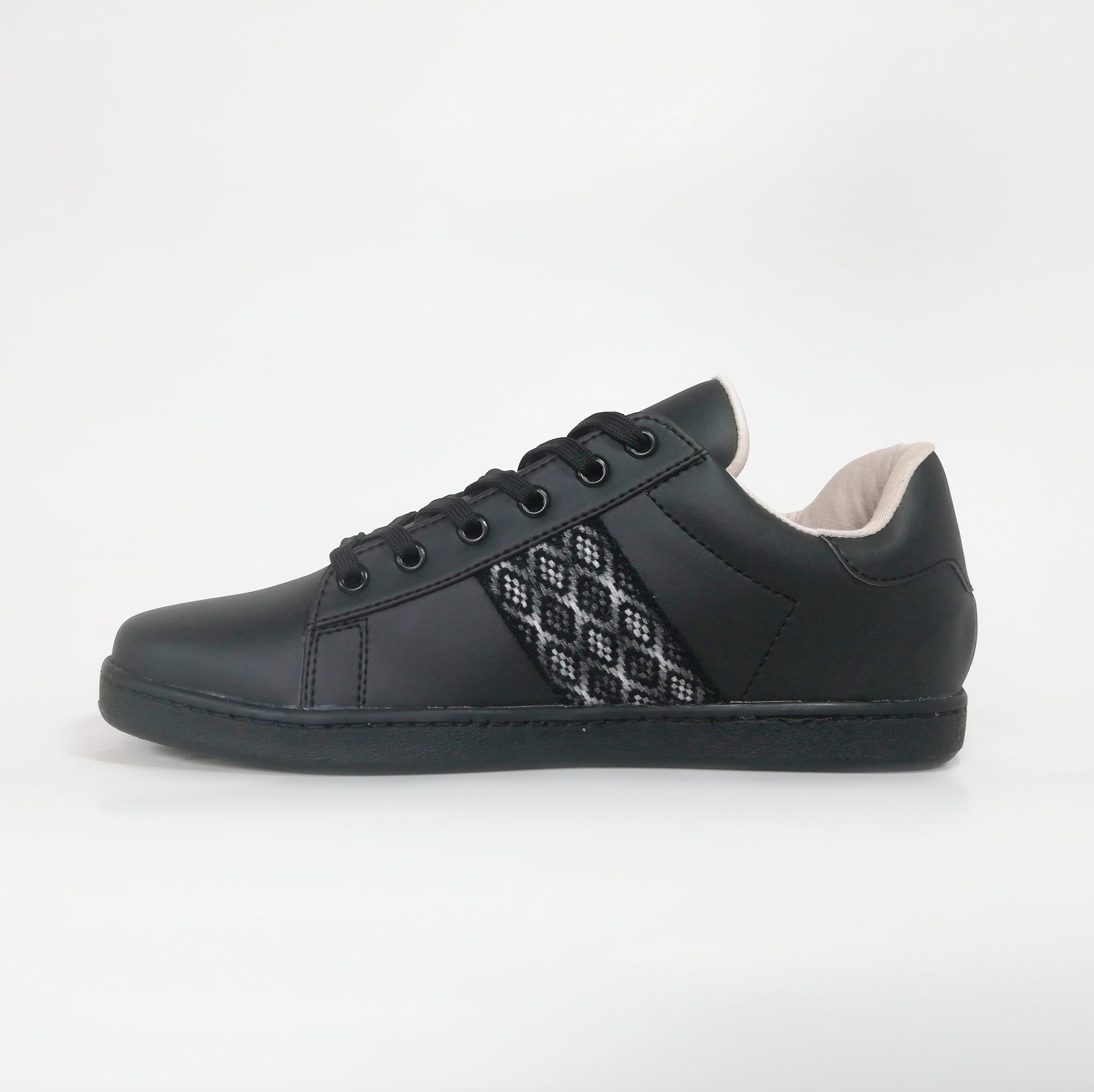 Zapatilla Urban "Full black" Ed Cuero